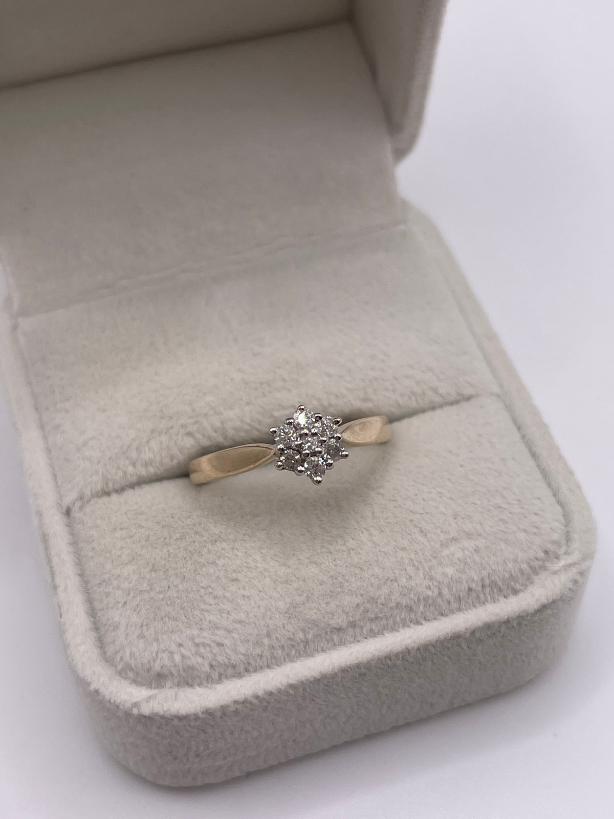 9ct gold diamond cluster ring