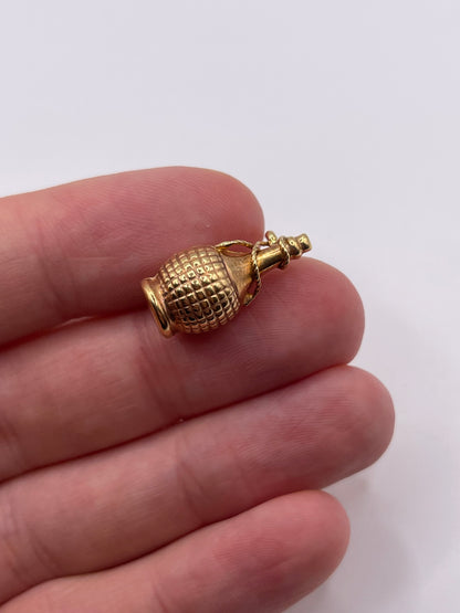 9ct gold wine bottle charm
