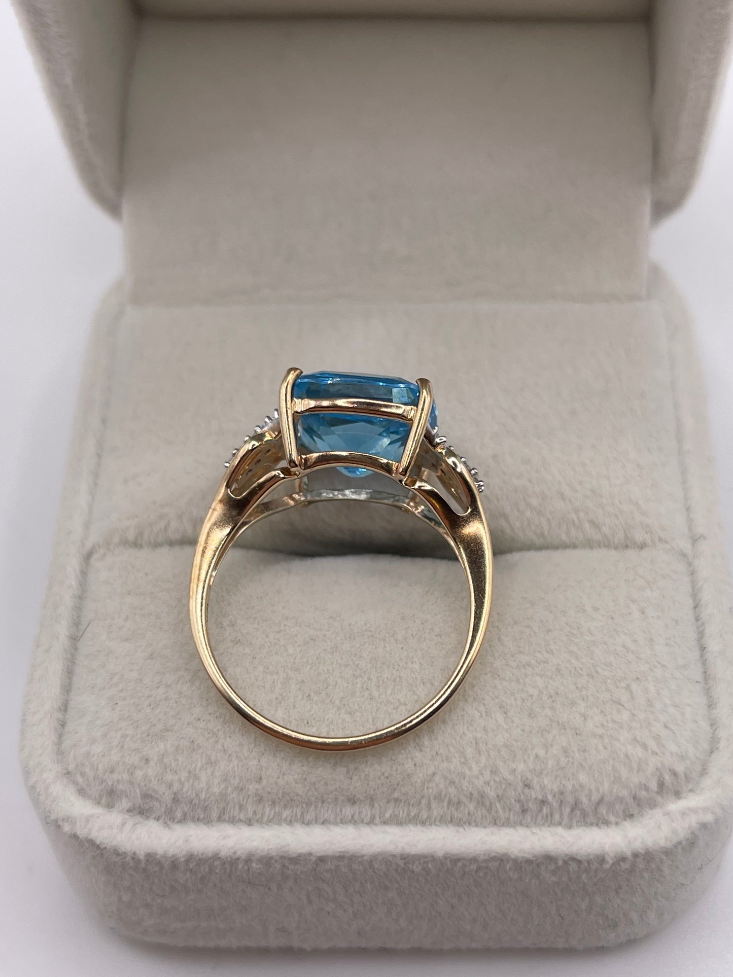 9ct gold blue topaz and zircon ring