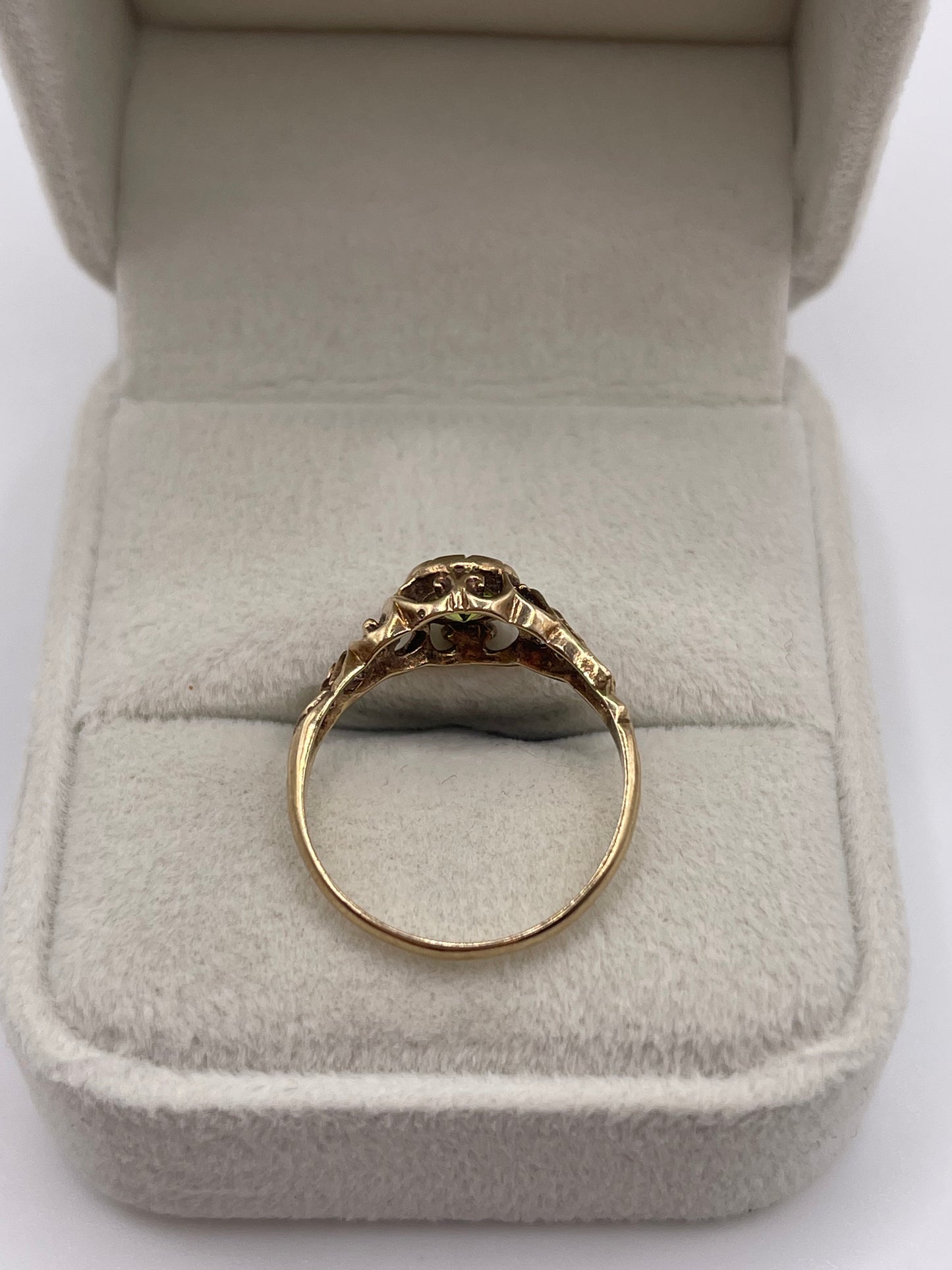 9ct gold peridot ring