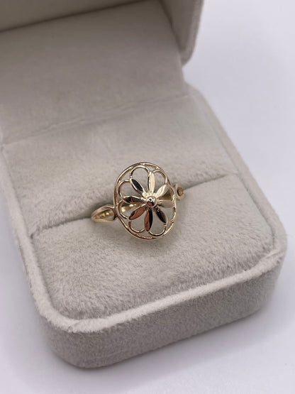 9ct gold flower ring