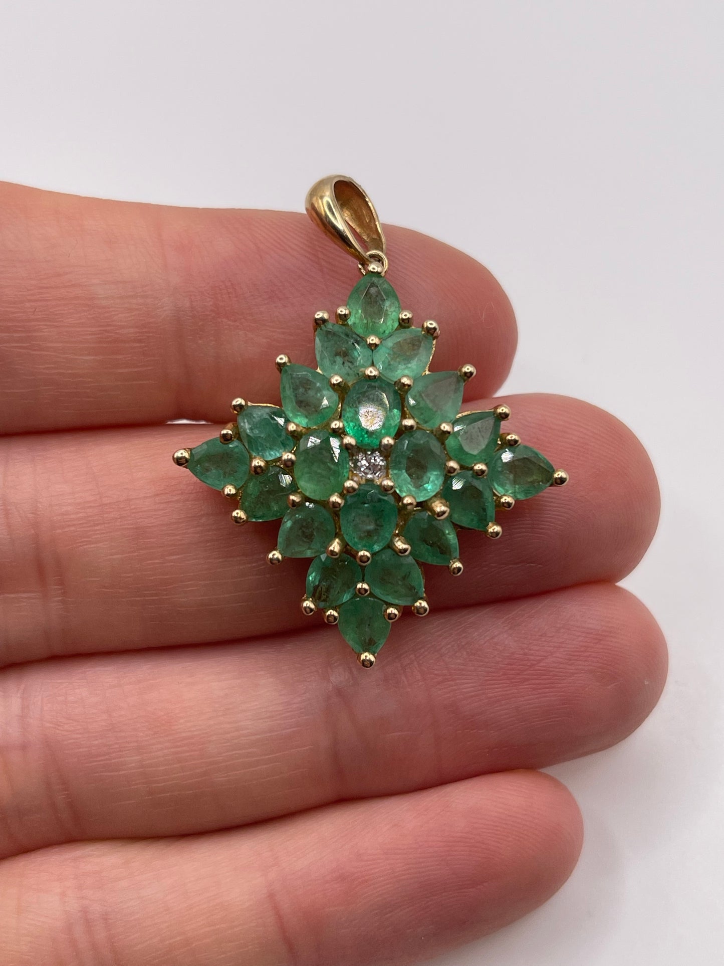 9ct gold emerald cluster pendant