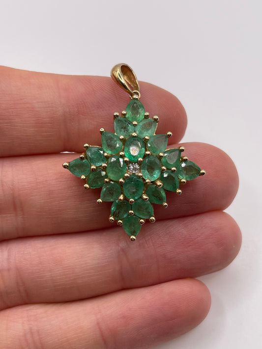 9ct gold emerald cluster pendant