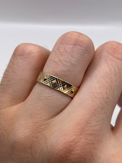 9ct gold patterned band