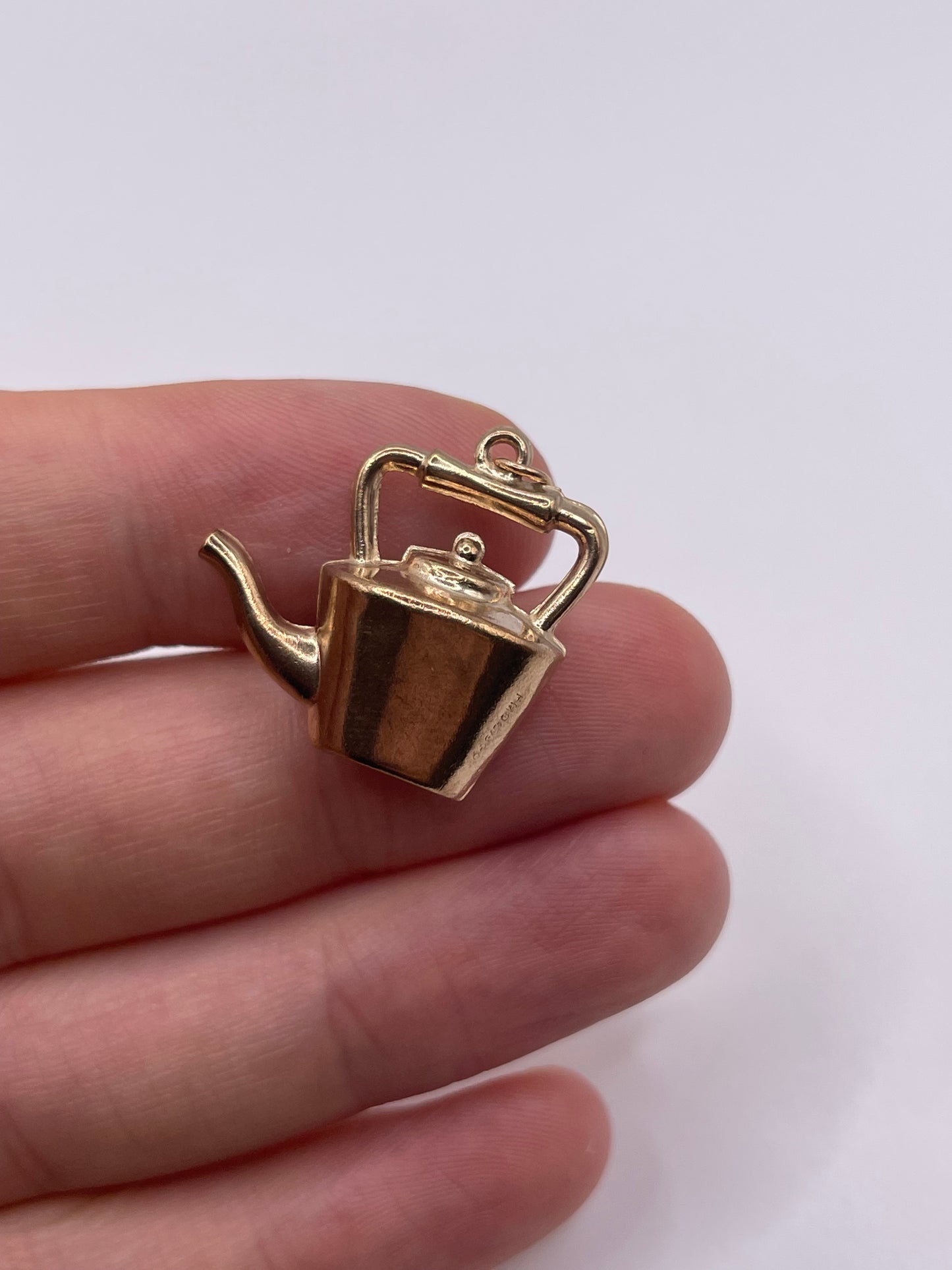 9ct gold kettle charm