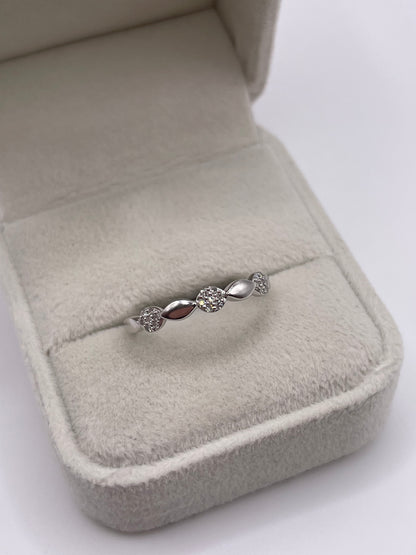 9ct white gold diamond cluster ring