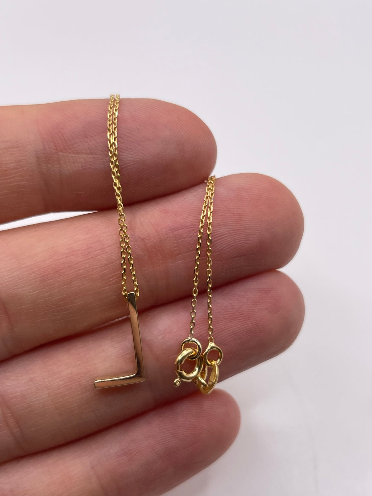 9ct gold initial L necklace