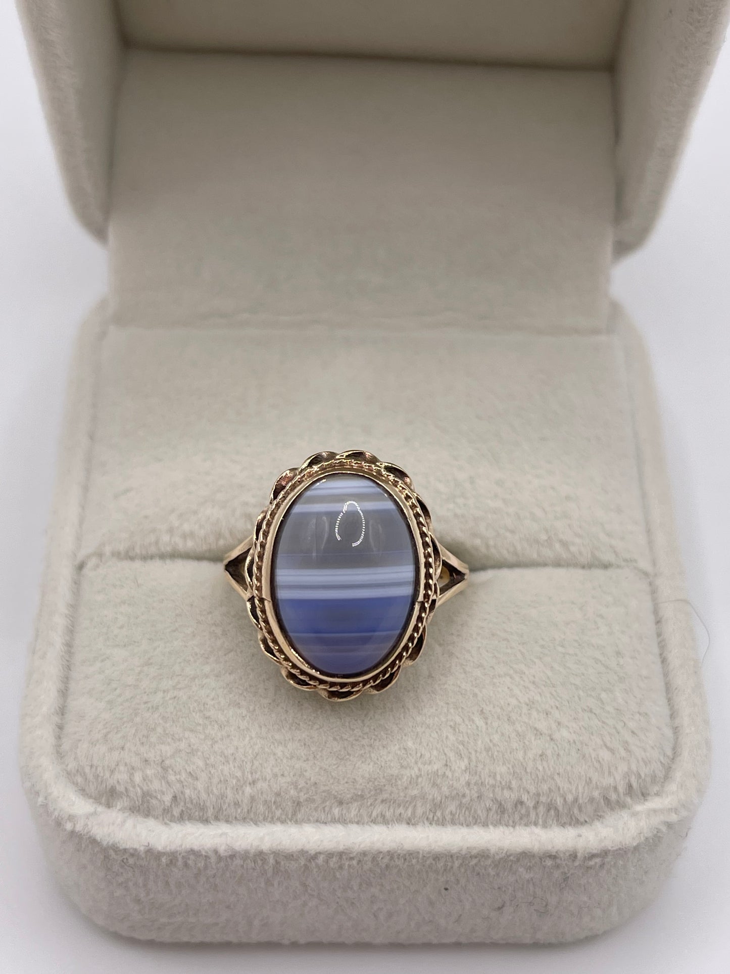 9ct gold agate ring