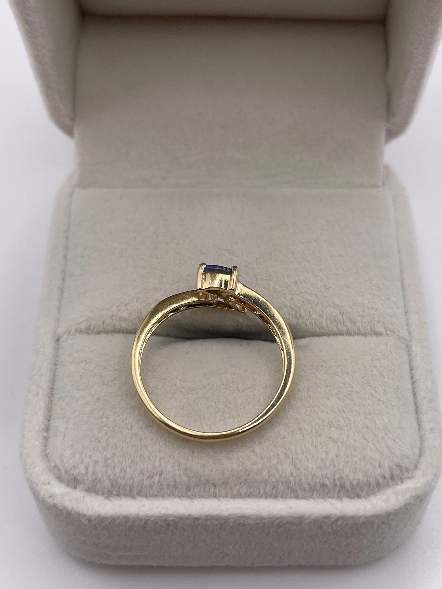 9ct gold tanzanite and diamond ring