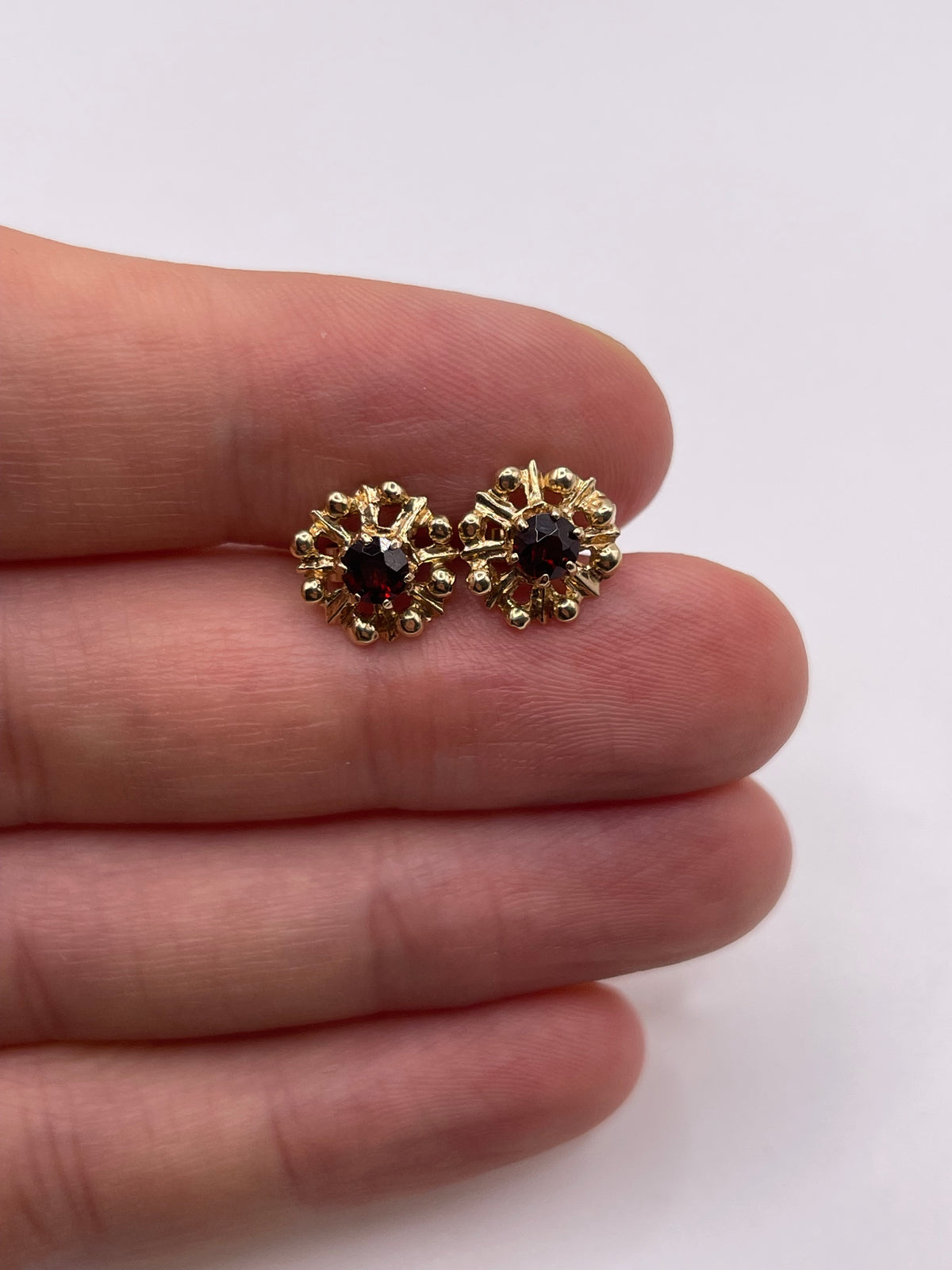 9ct gold garnet earrings