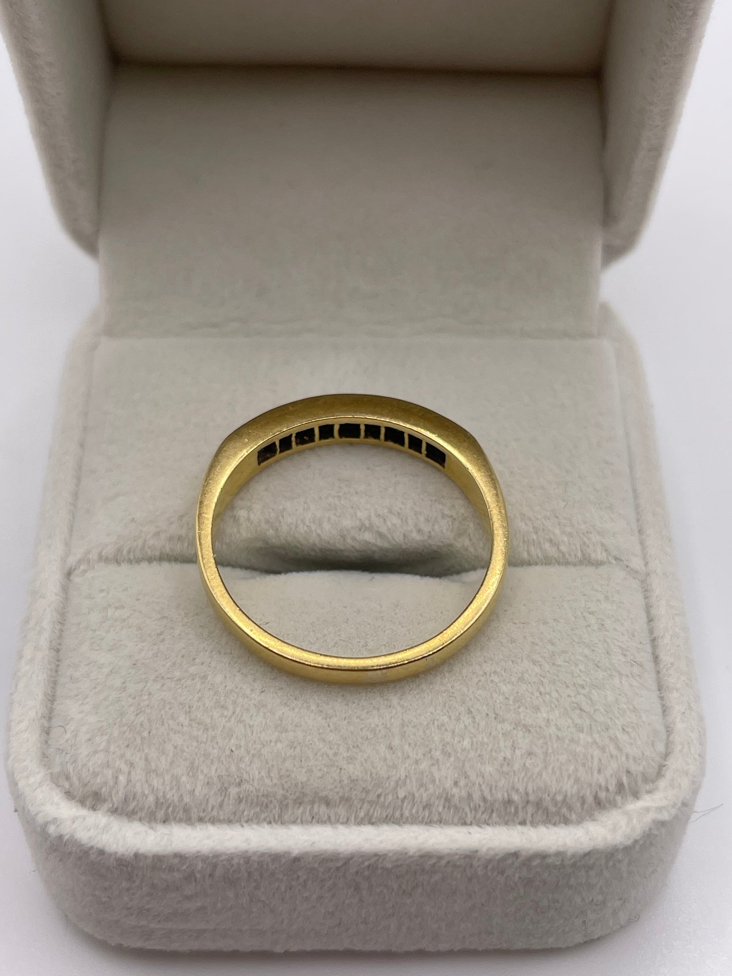 18ct gold sapphire and diamond ring