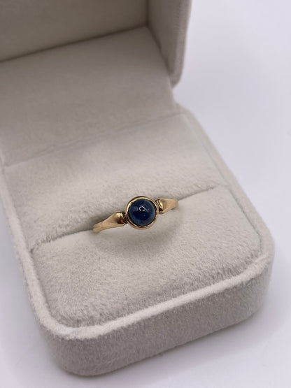 9ct gold cabochon sapphire ring