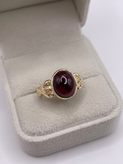 9ct gold cabochon garnet claw ring