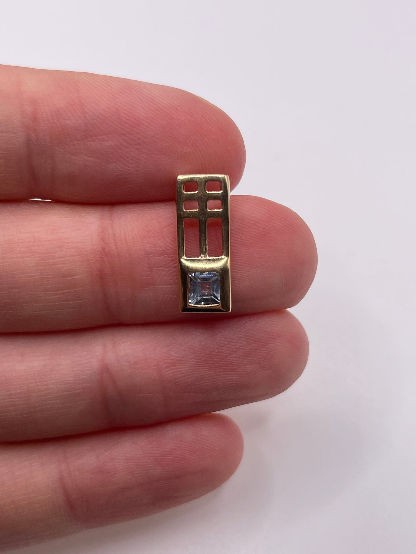 9ct gold topaz pendant