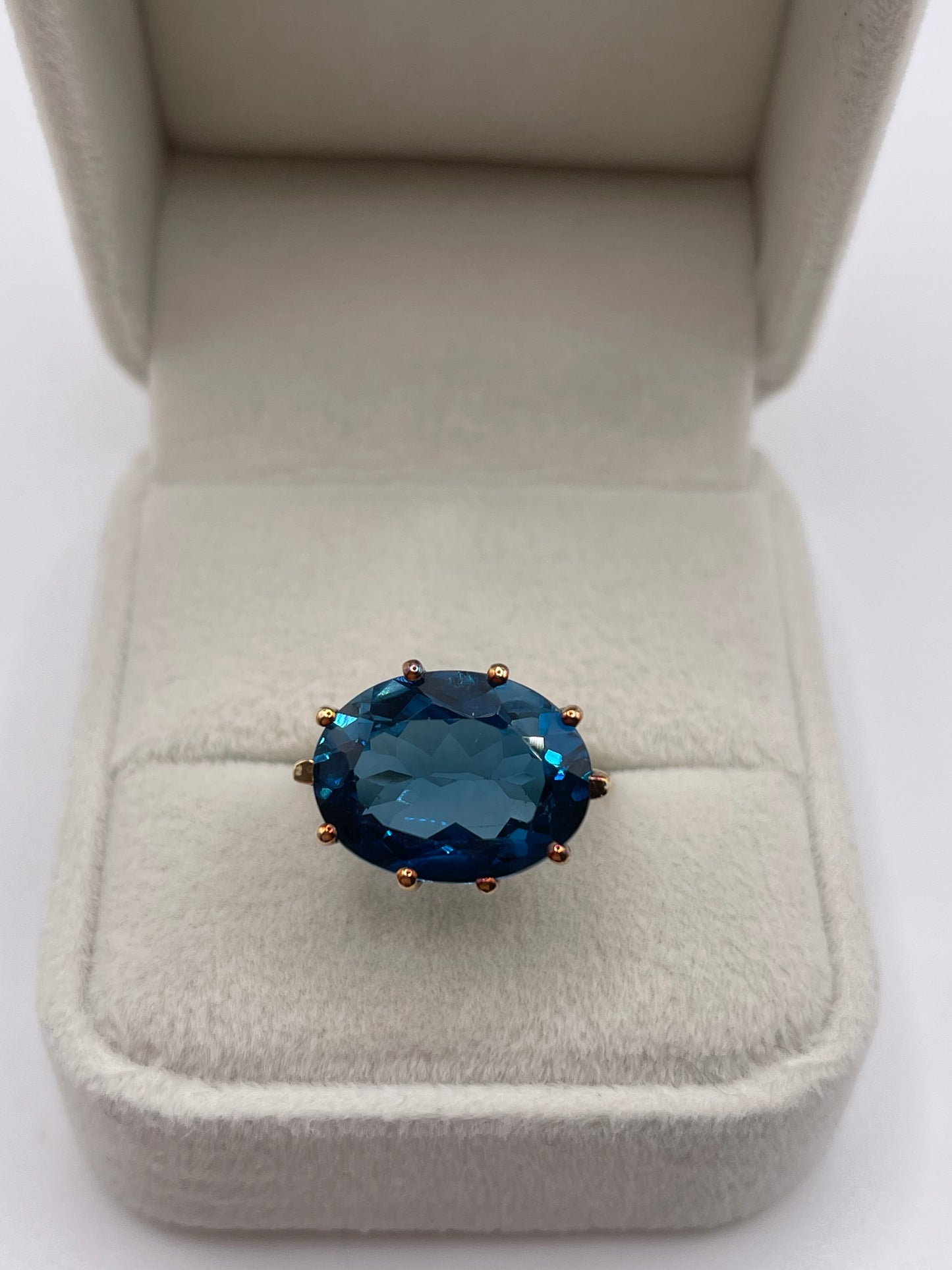 9ct gold London blue topaz ring