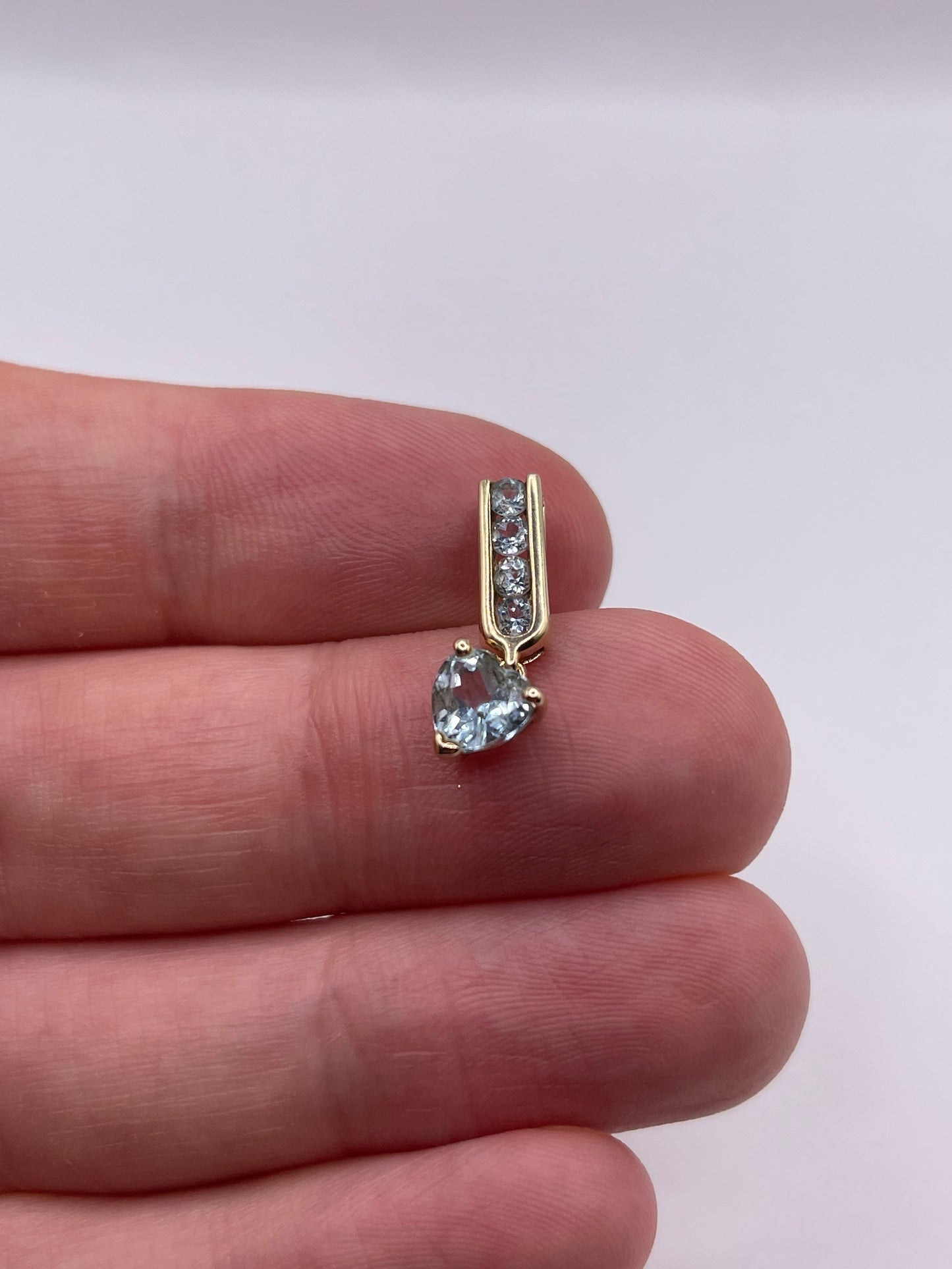9ct gold topaz pendant