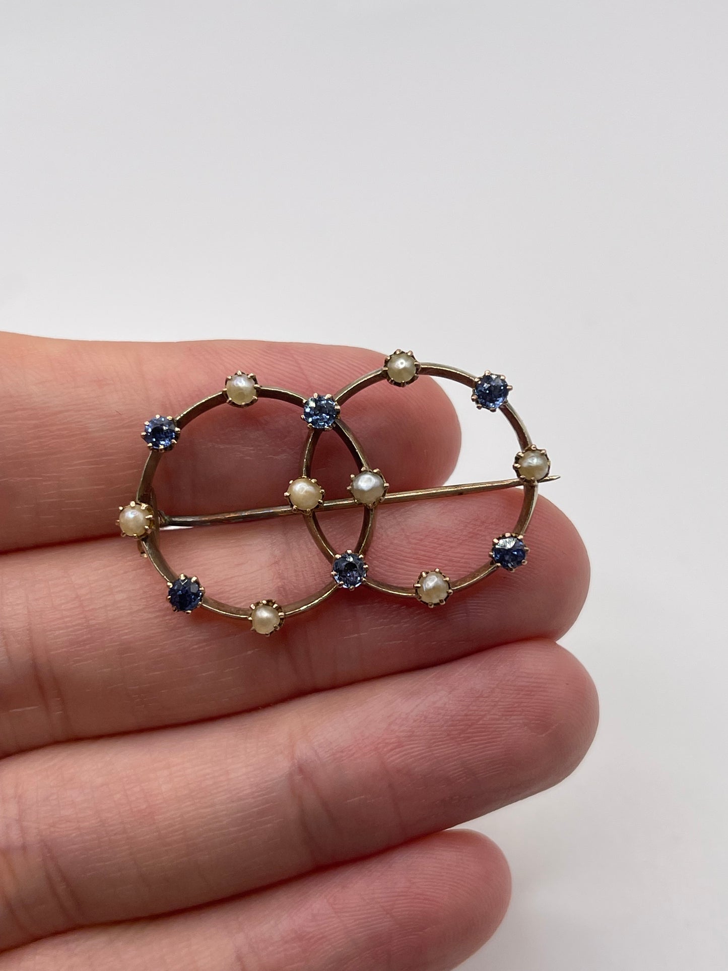 9ct gold sapphire and pearl brooch