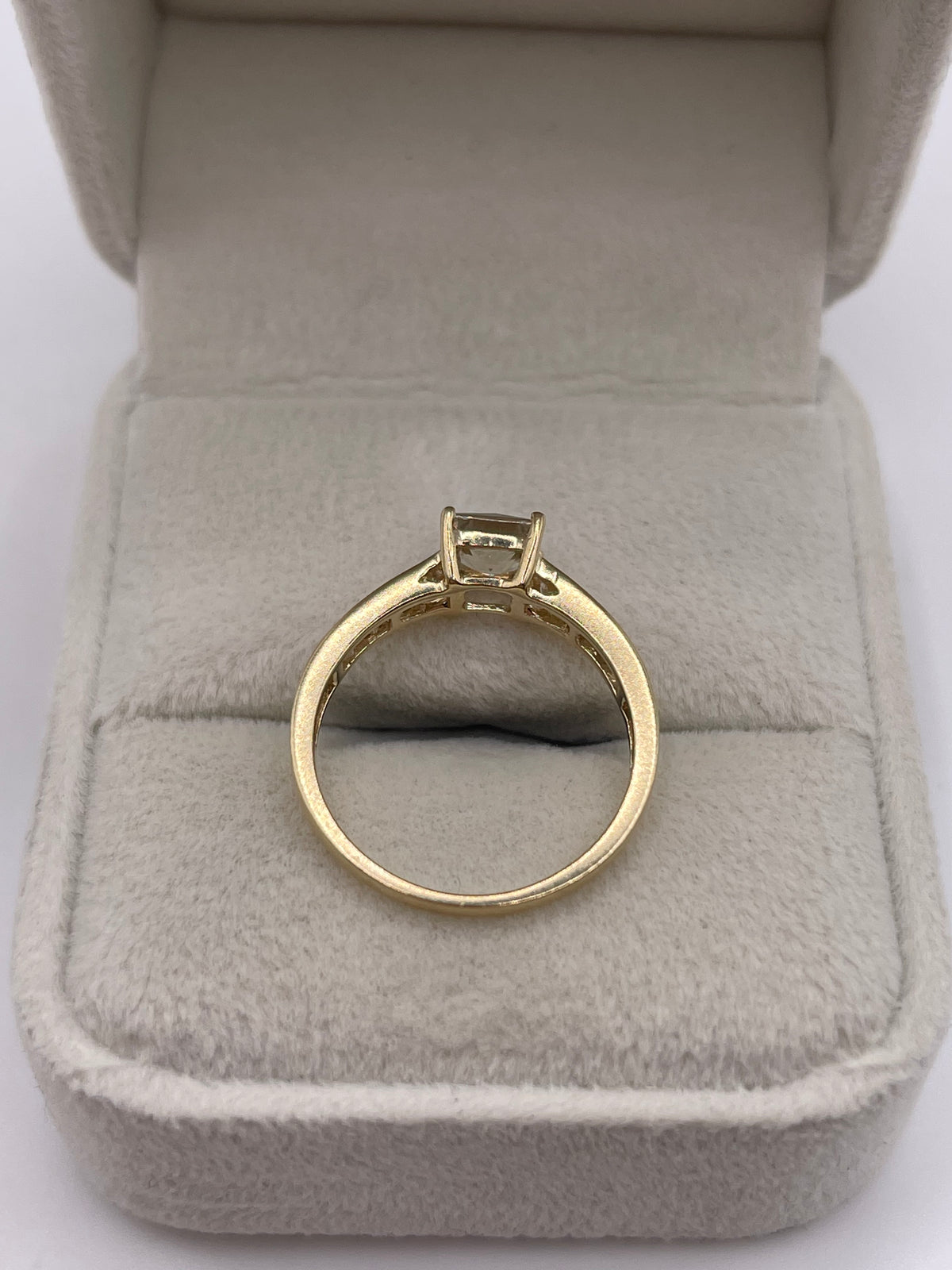 9ct gold quartz and zircon ring