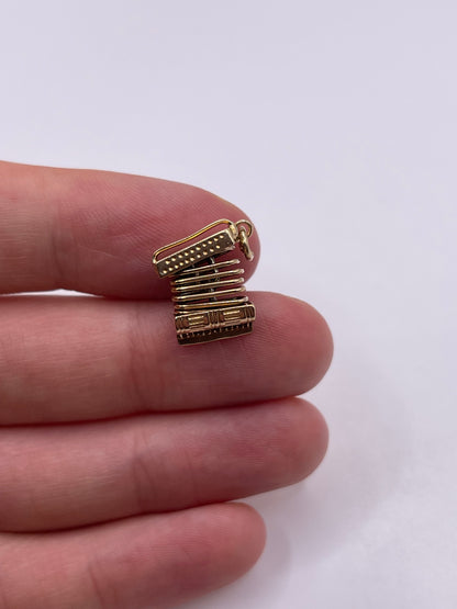9ct gold accordion charm