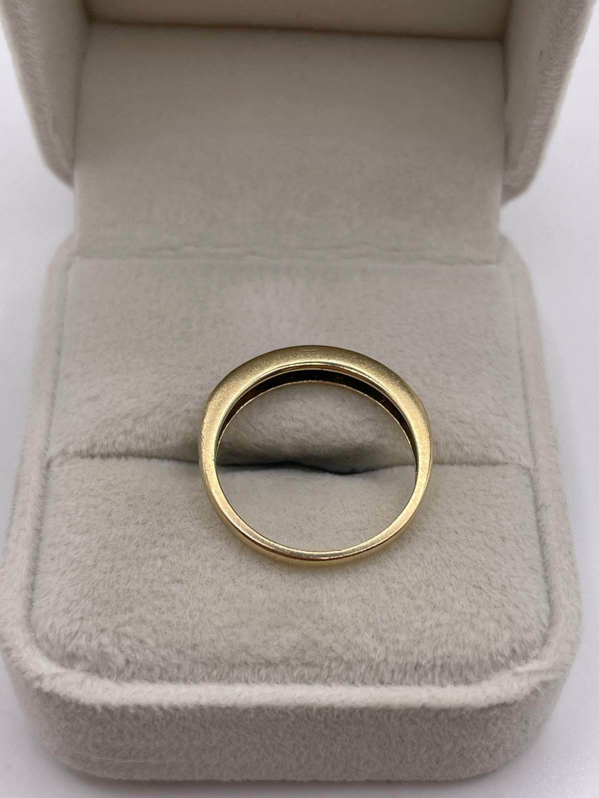 9ct gold sapphire and diamond ring