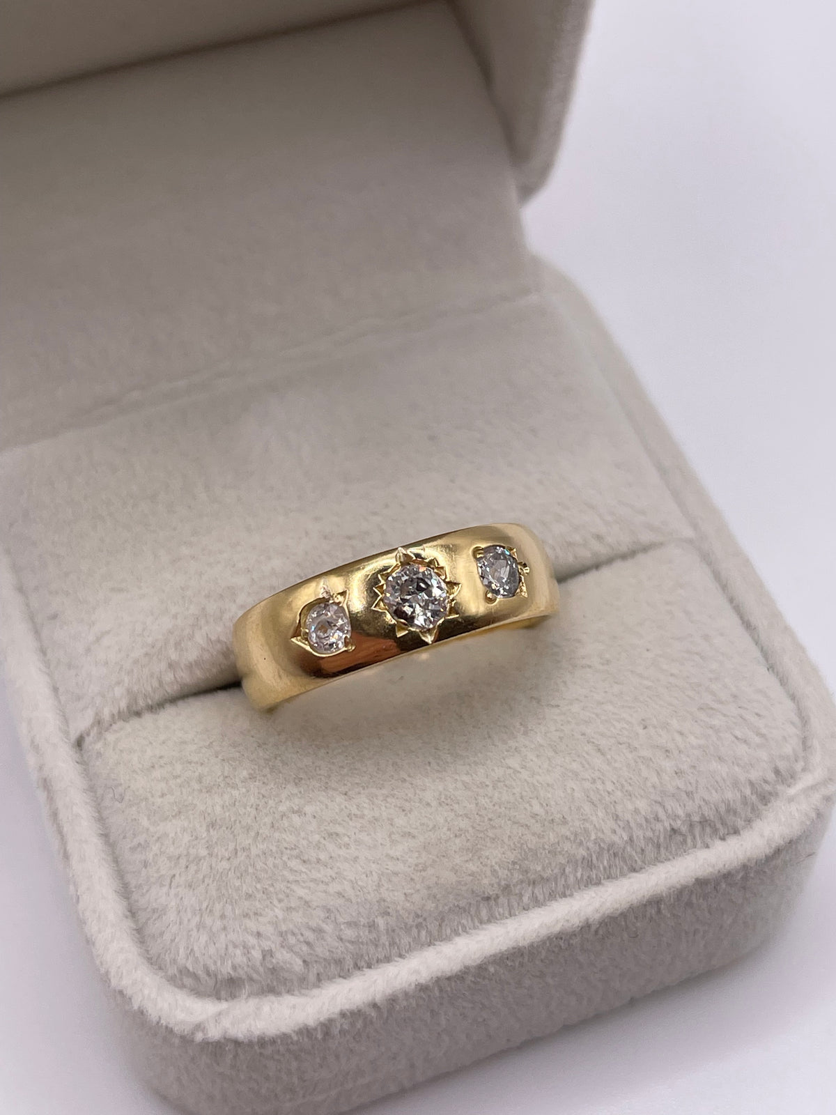 Antique 18ct gold old cut diamond gypsy ring