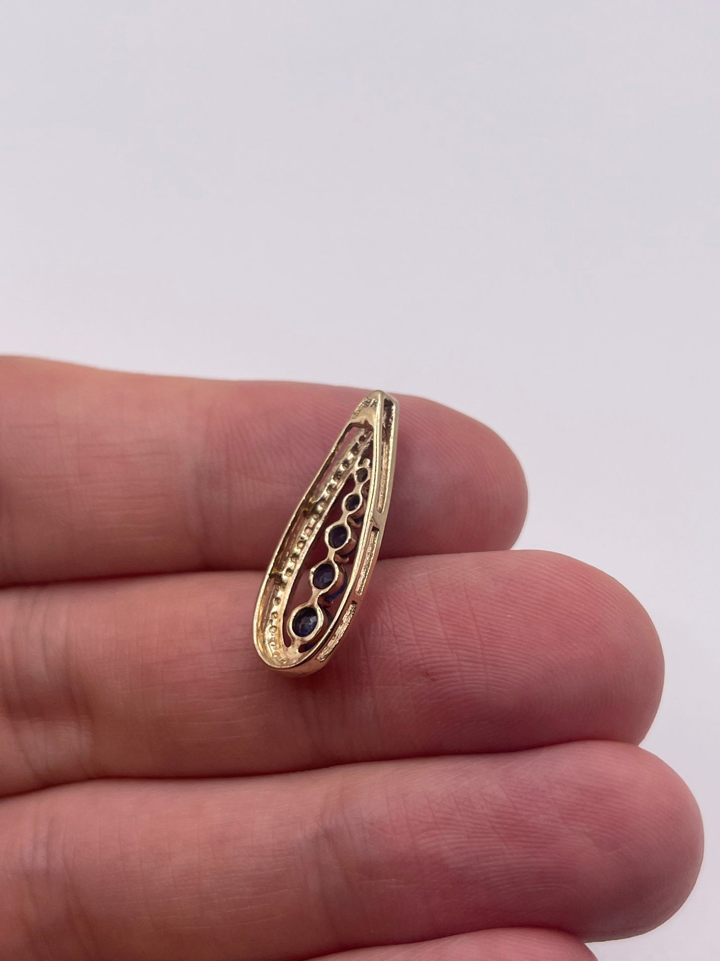 9ct gold sapphire and diamond pendant