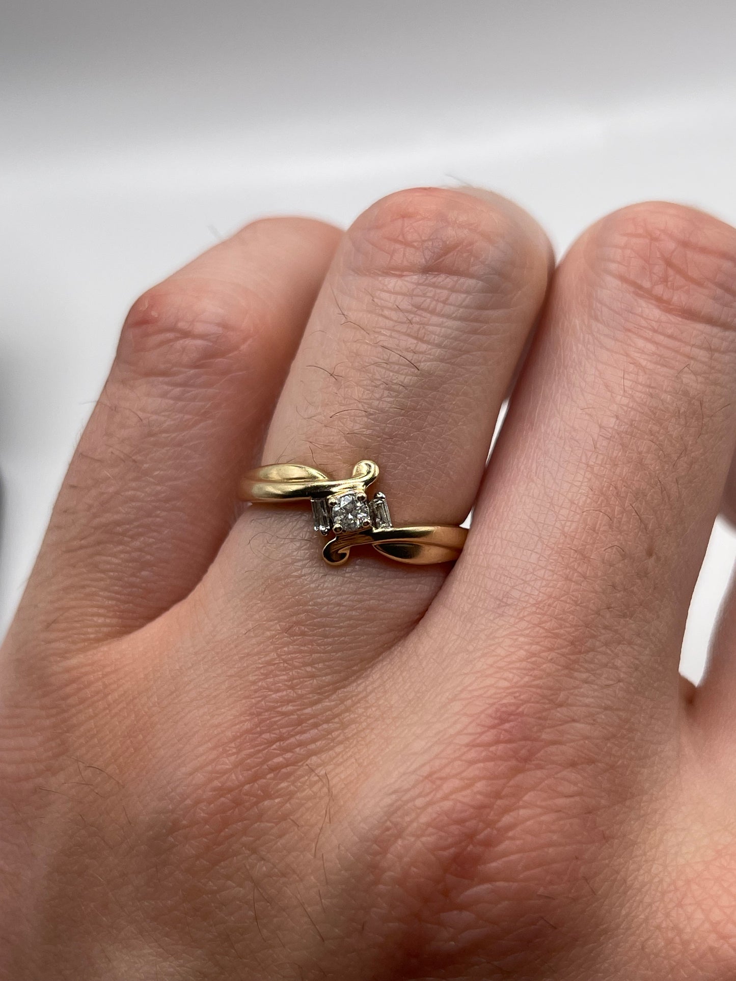 9ct gold diamond ring