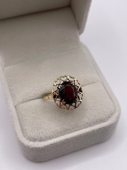 9ct gold garnet ring