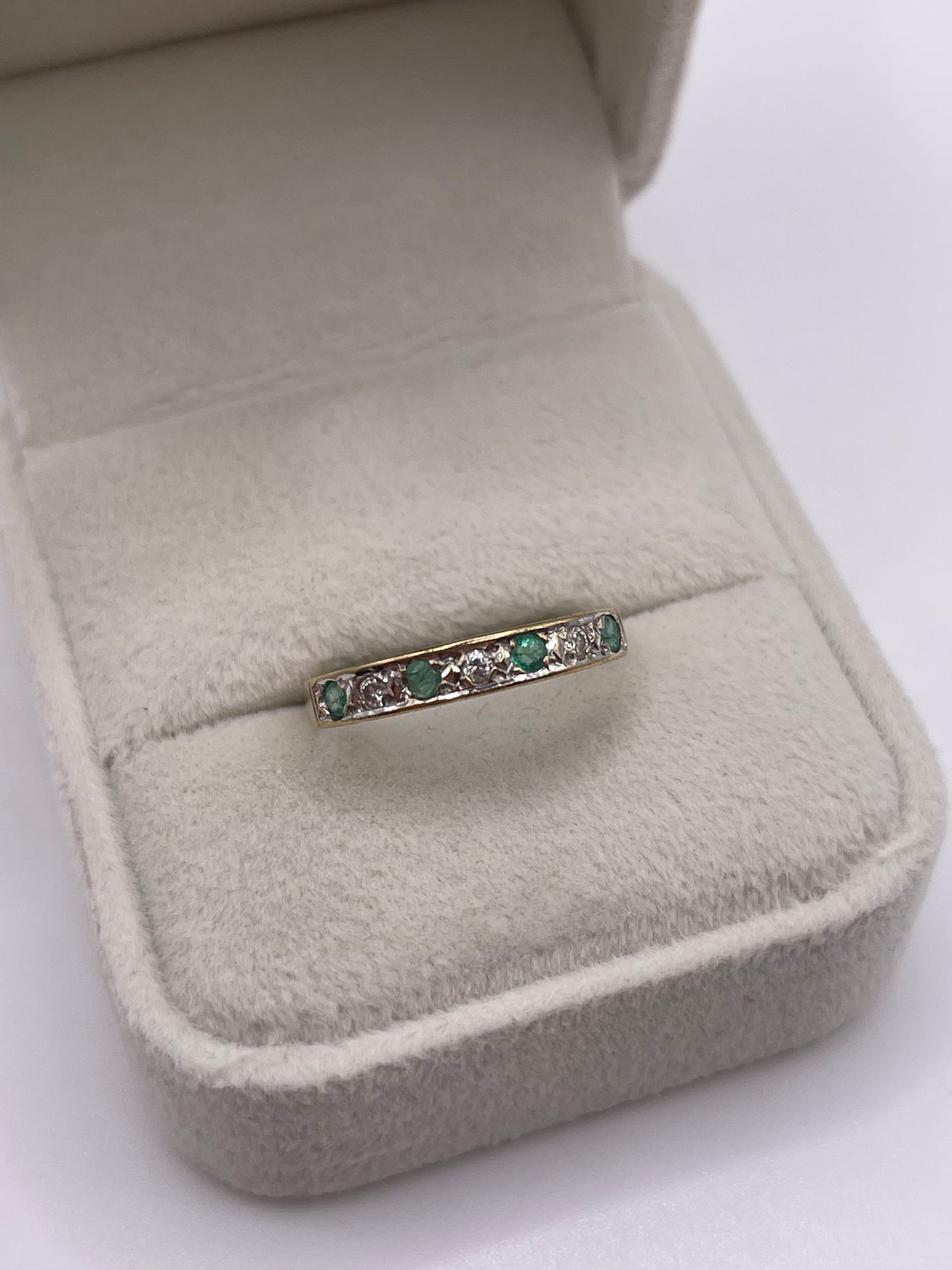 9ct gold emerald and diamond ring