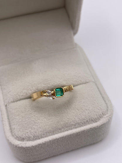 18ct gold emerald and diamond ring