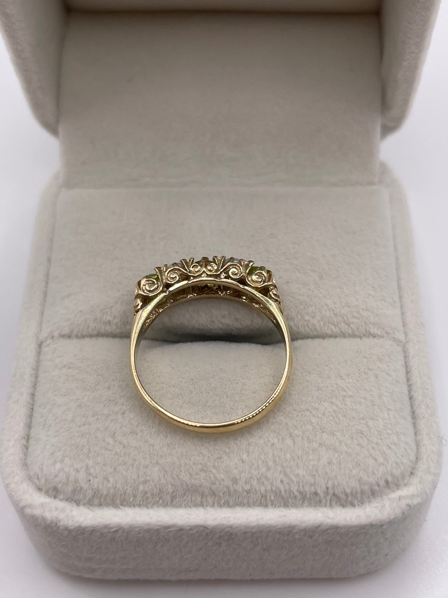 9ct gold peridot and pearl ring