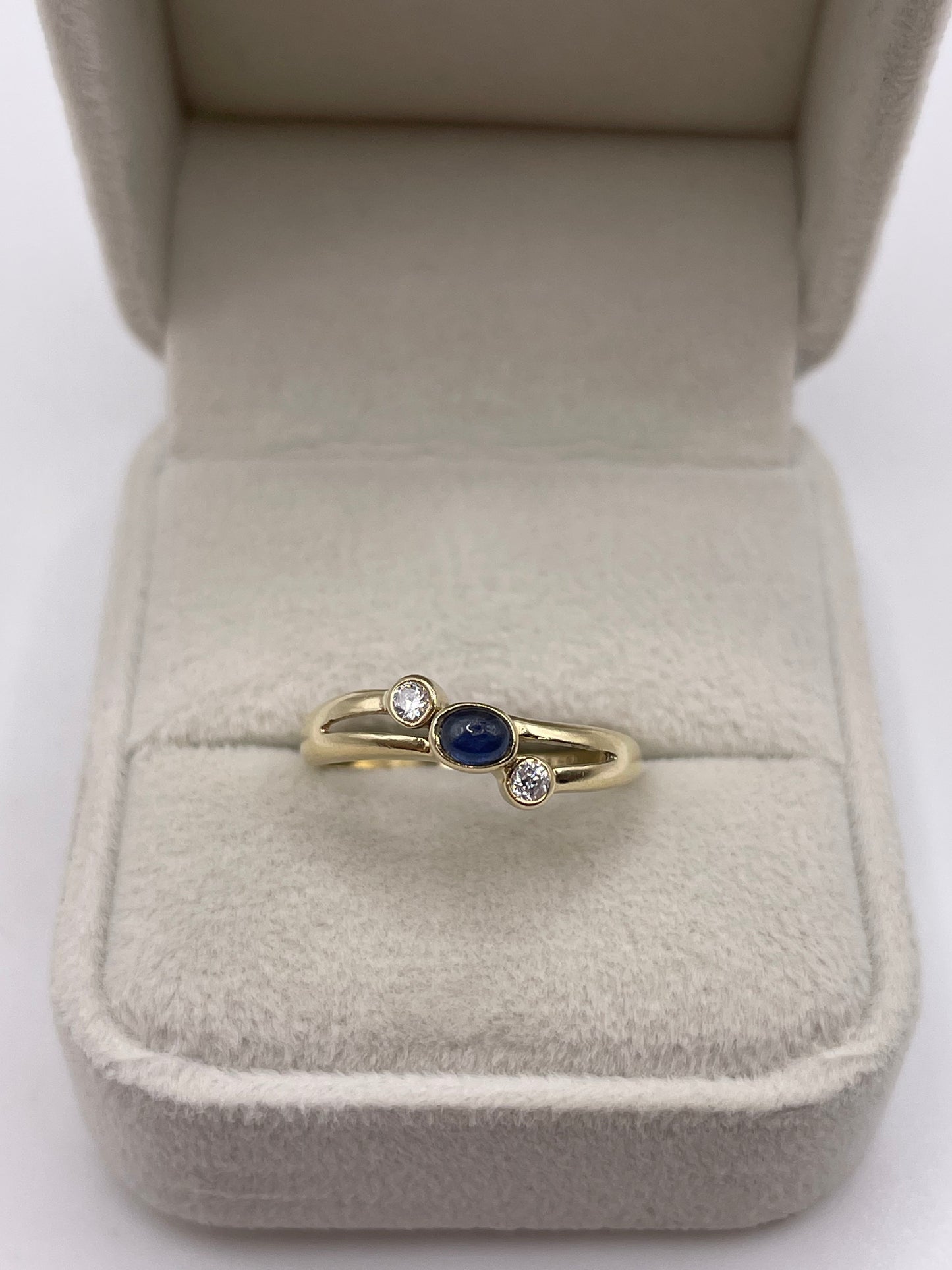 14ct gold cabochon sapphire and cz ring