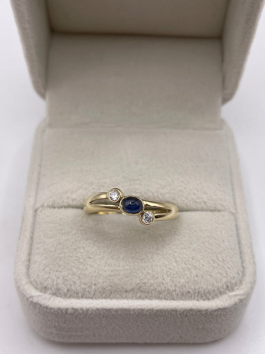 14ct gold cabochon sapphire and cz ring
