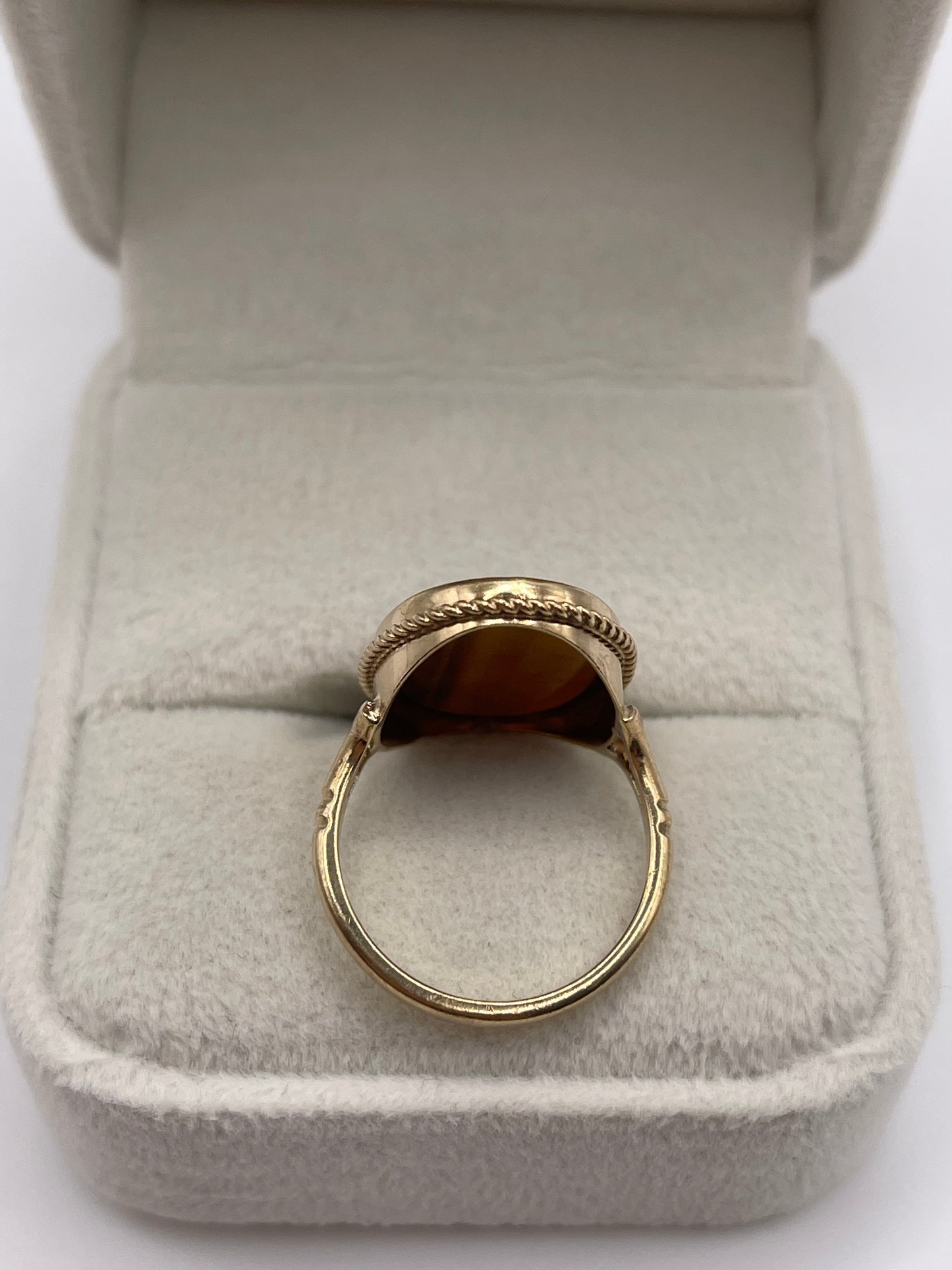 9ct gold tigers eye ring