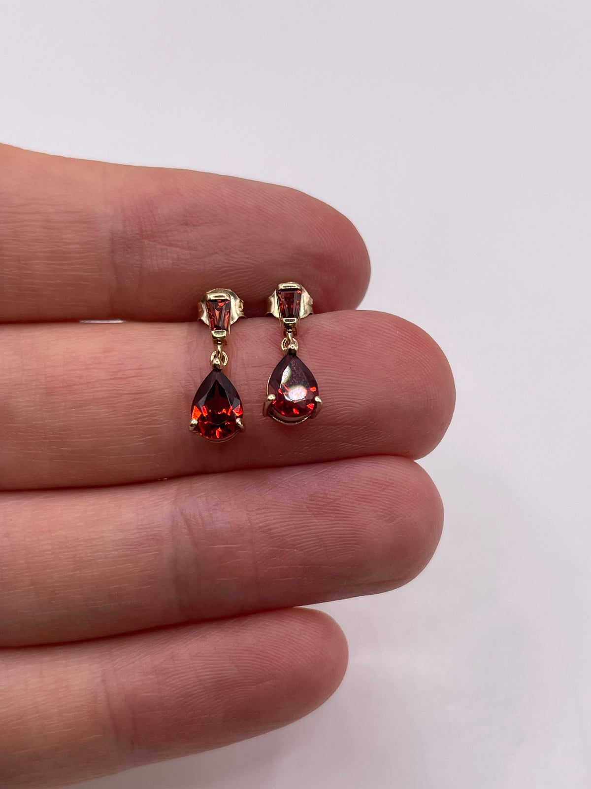 9ct gold garnet earrings