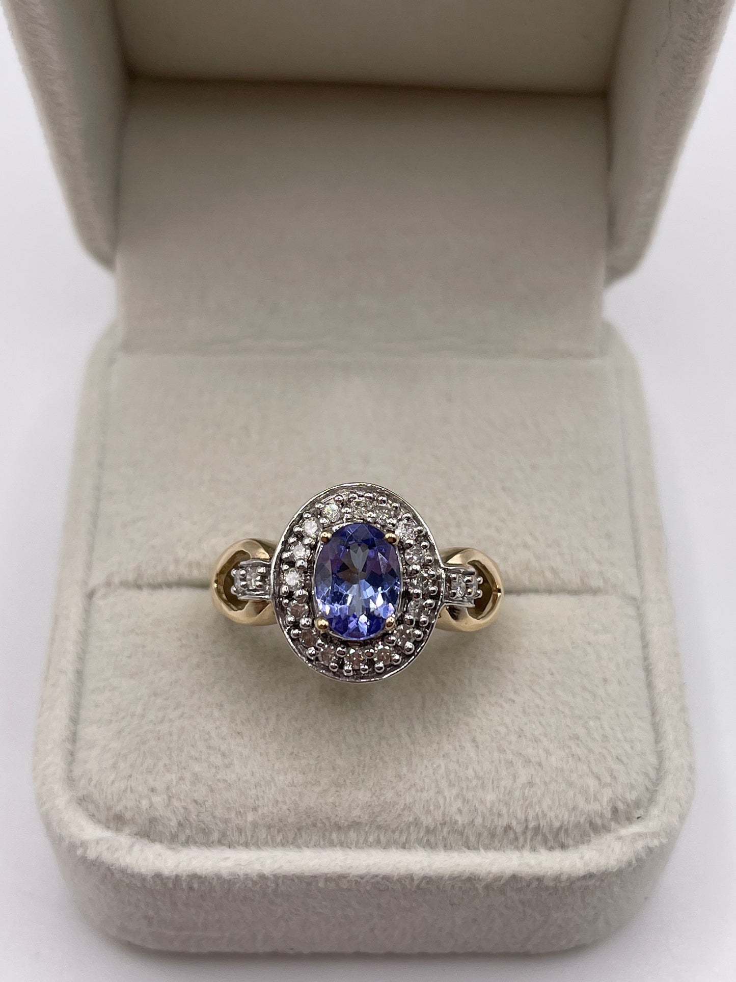 9ct gold tanzanite and diamond ring