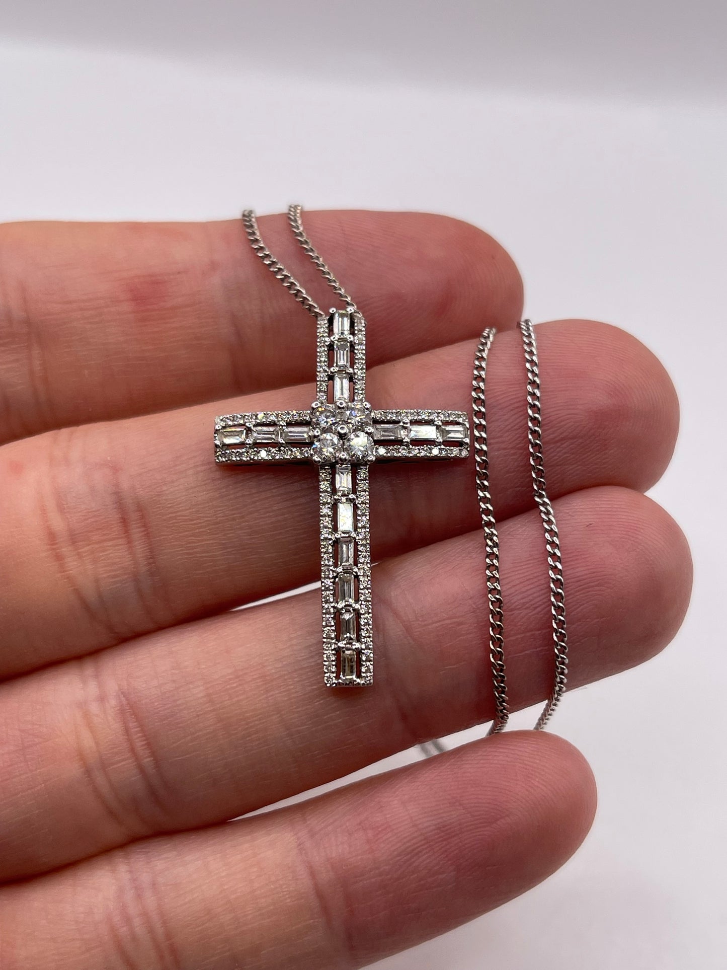 18ct gold diamond cross pendant