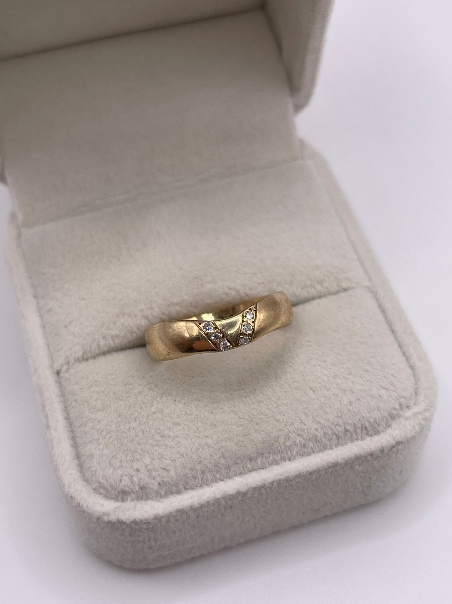 9ct gold diamond band