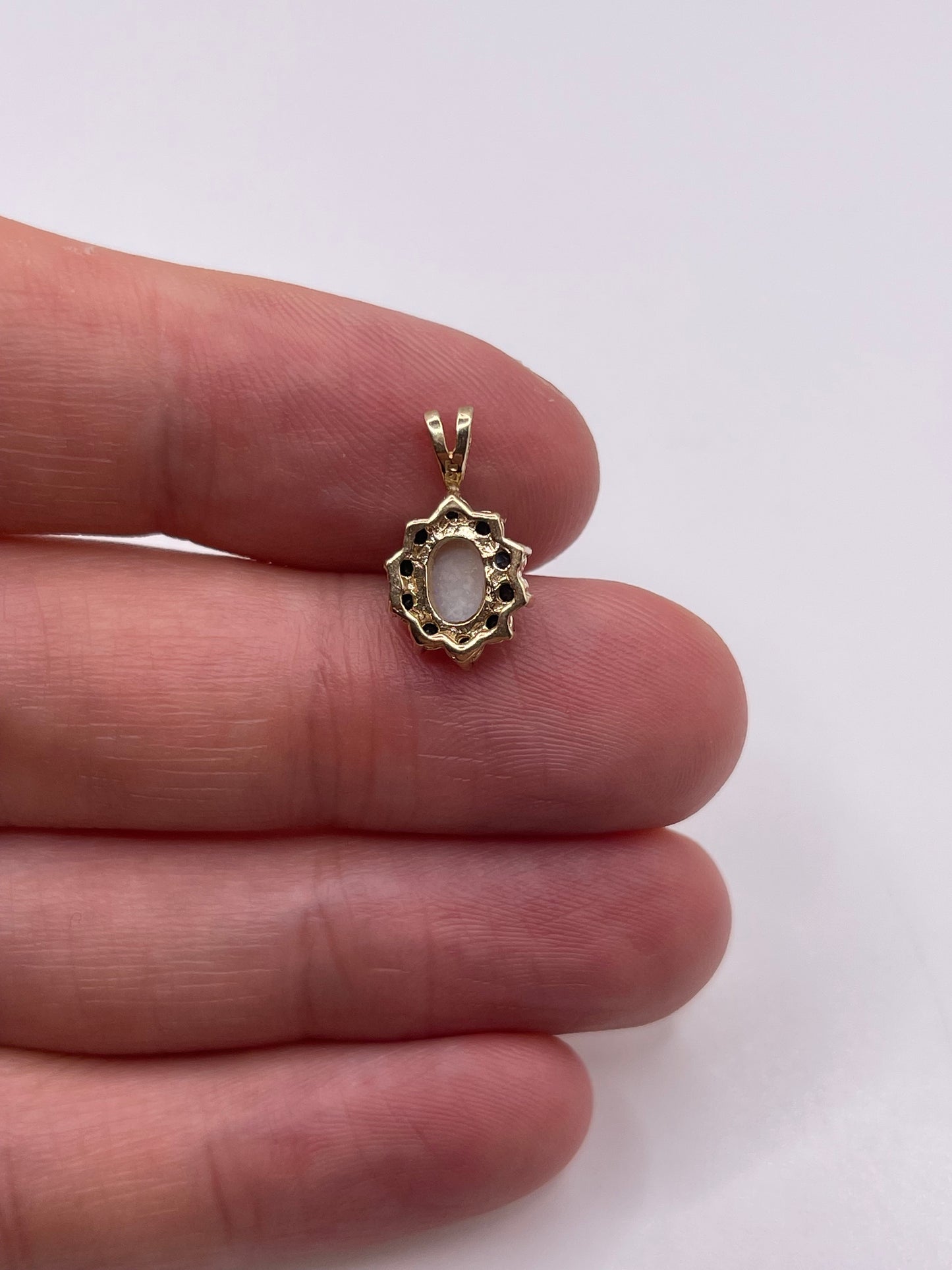 9ct gold opal and sapphire pendant
