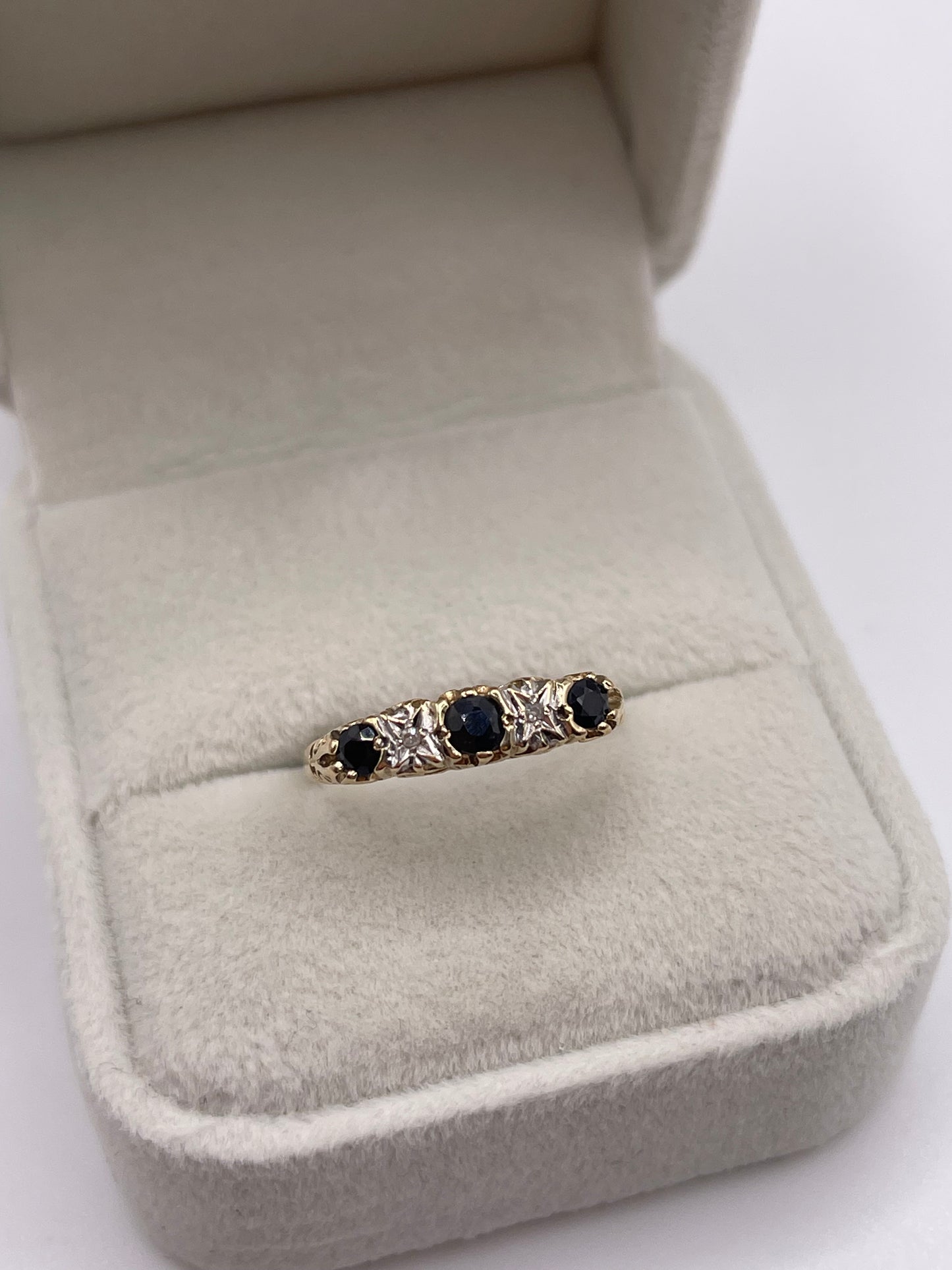 9ct gold sapphire and diamond ring