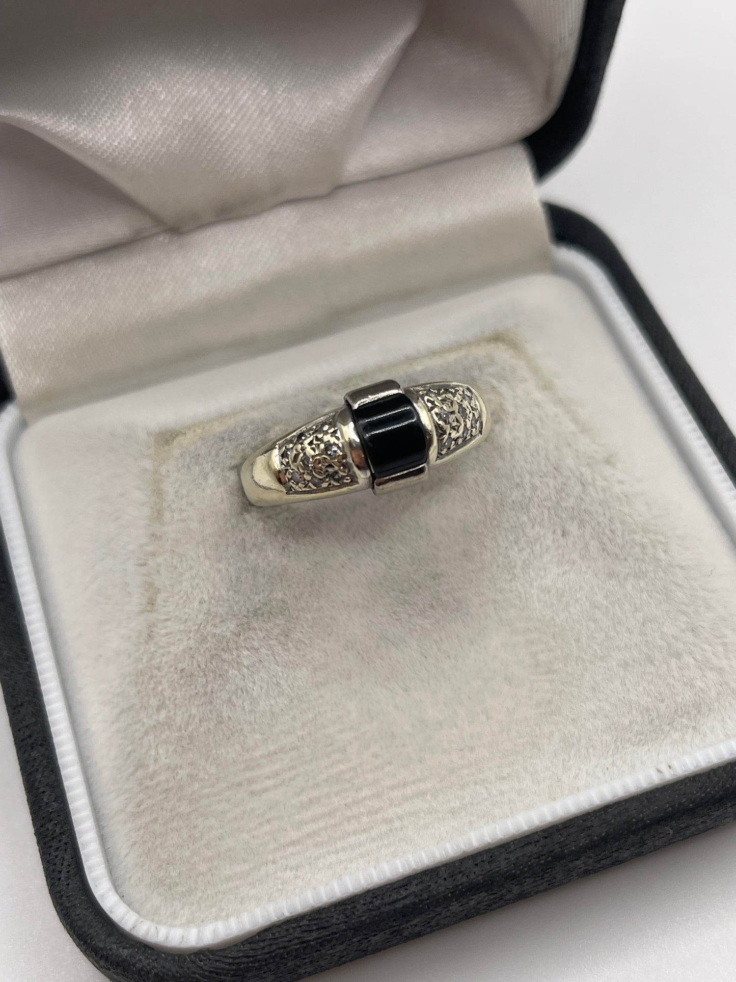 9ct white gold onyx and diamond ring
