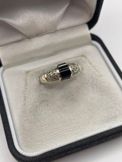 9ct white gold onyx and diamond ring