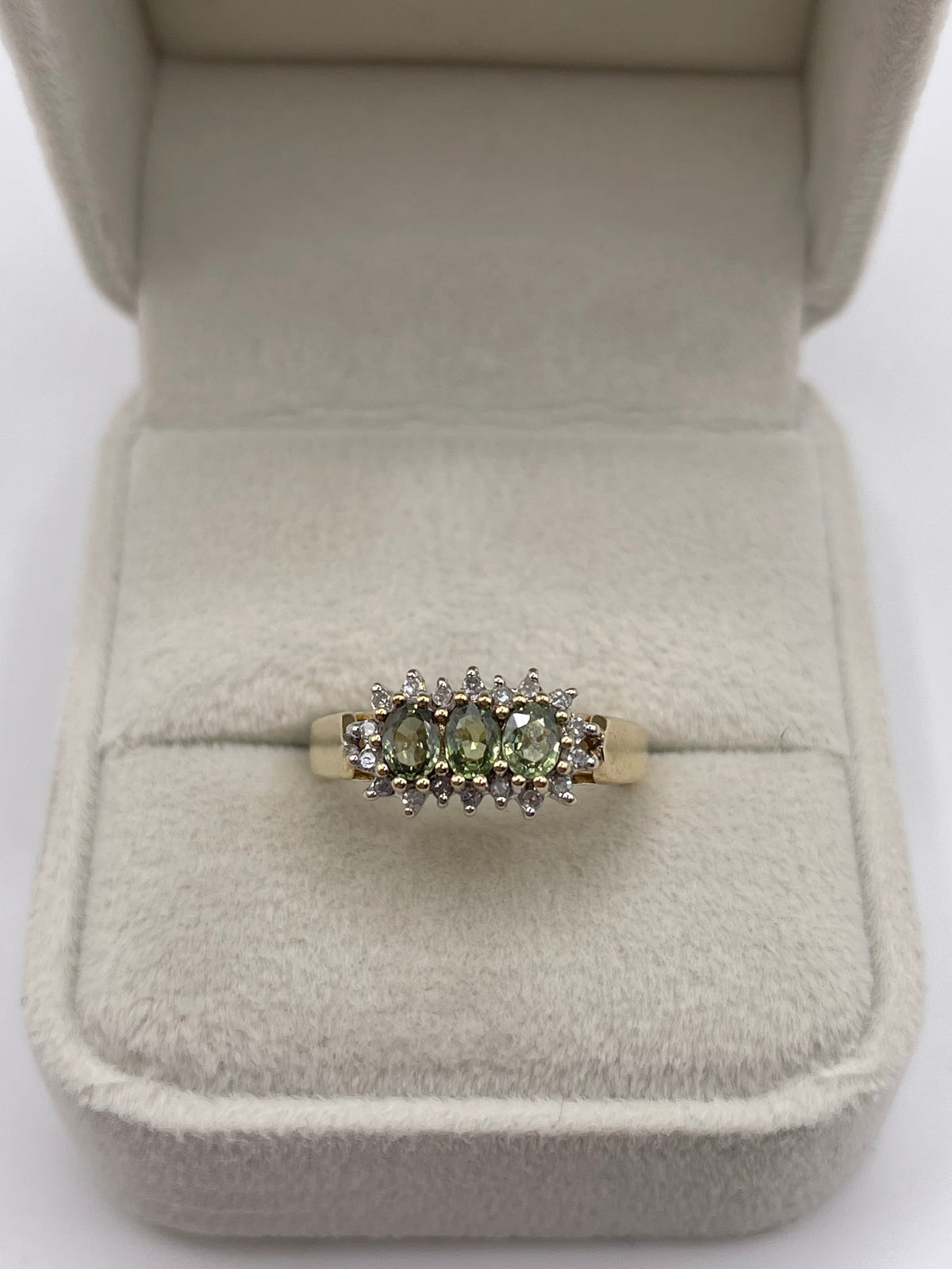 9ct gold green sapphire and diamond ring