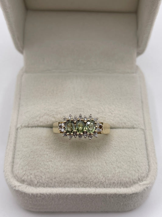 9ct gold green sapphire and diamond ring