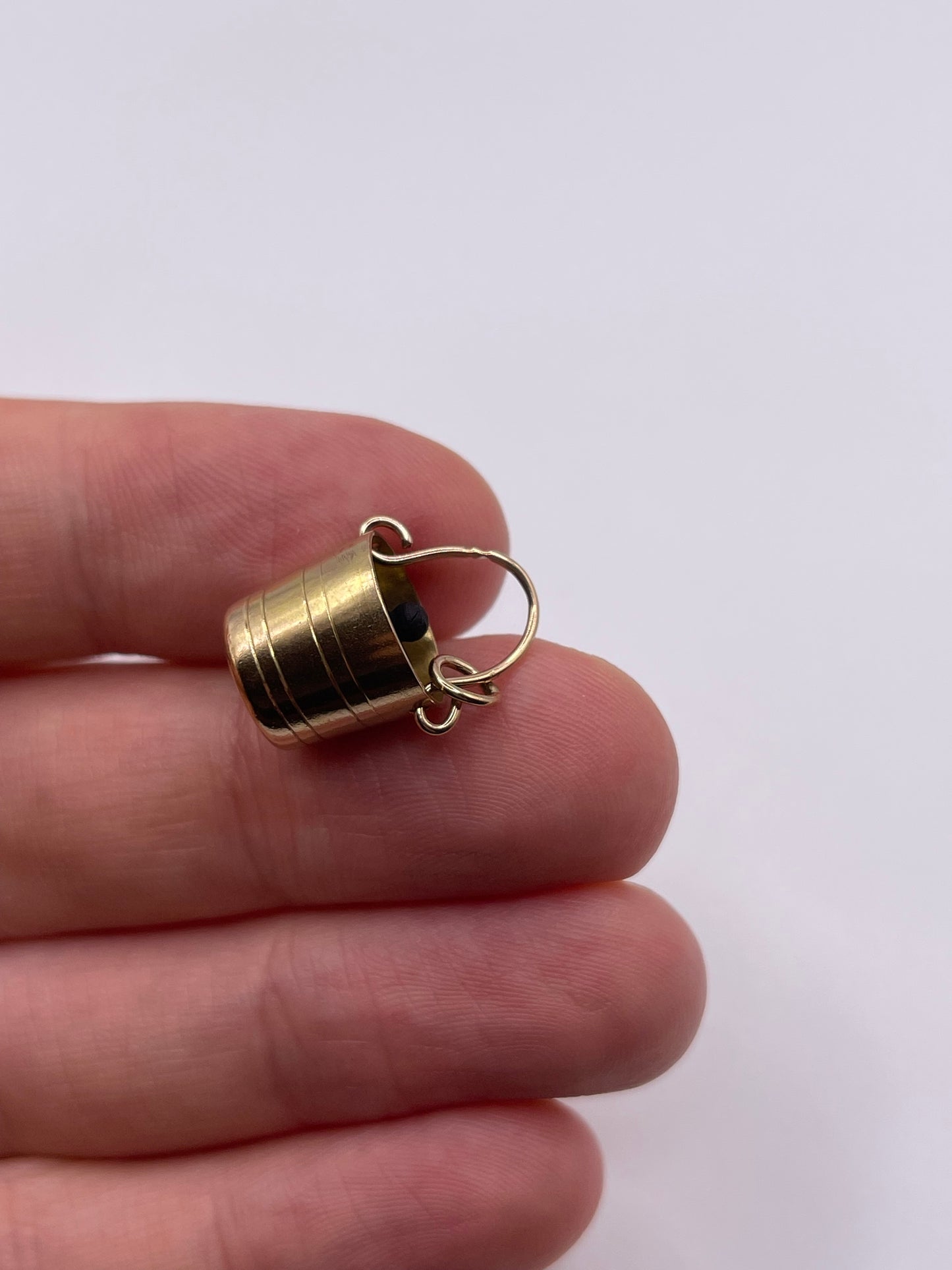9ct gold champagne charm