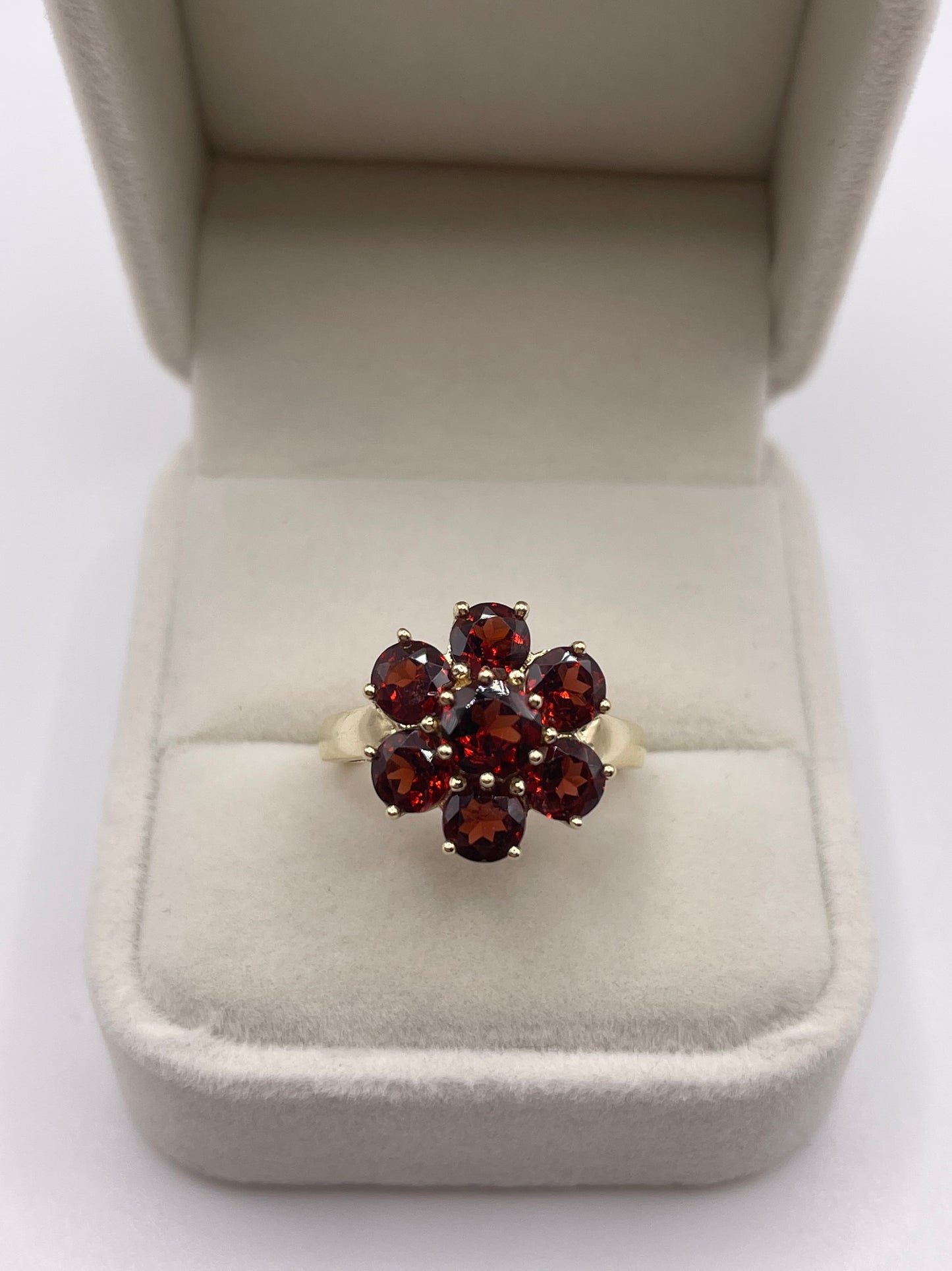 9ct gold garnet cluster ring