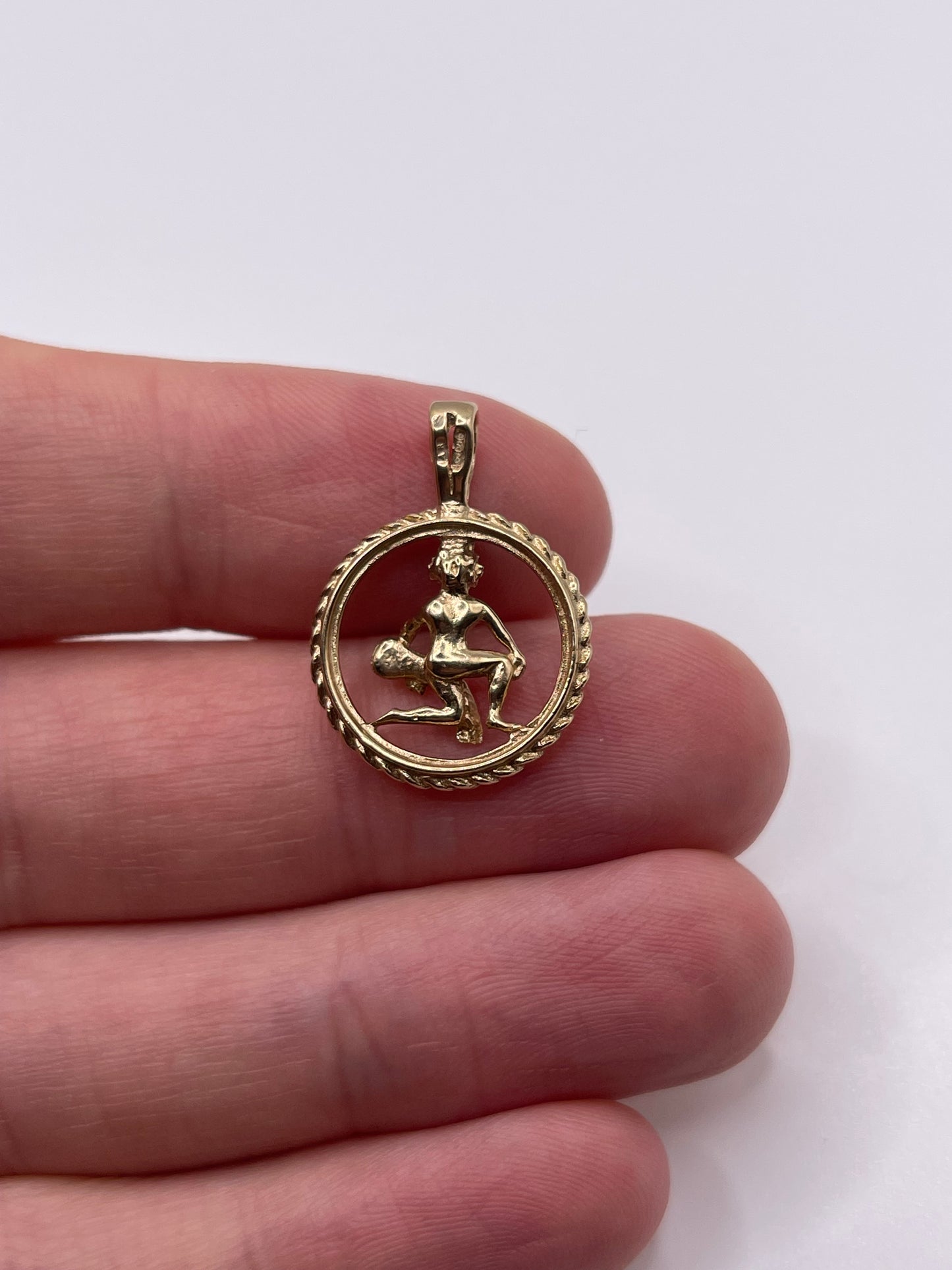 9ct gold Virgo pendant