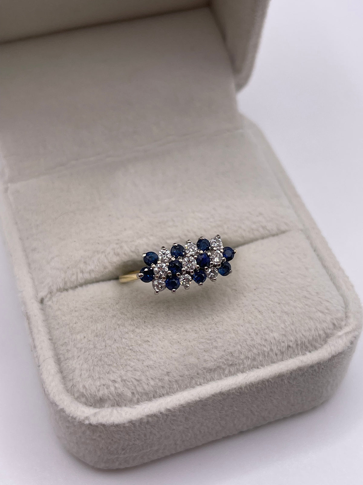 18ct gold sapphire and diamond ring