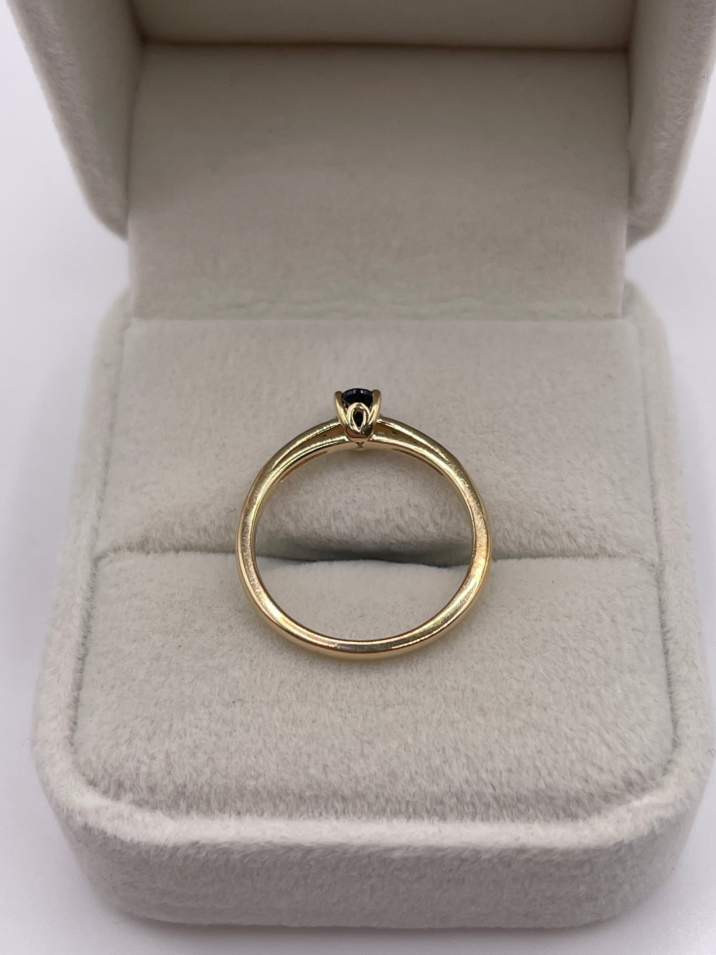 9ct gold sapphire and diamond ring