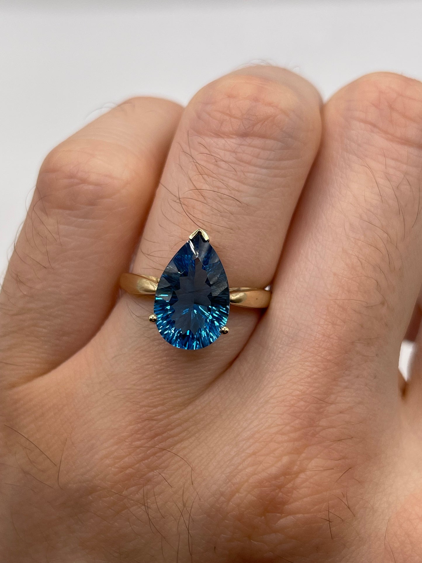 9ct gold blue topaz ring